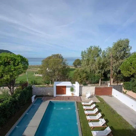 La Reina Lefkada City