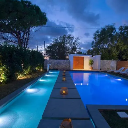 La Reina Villa *