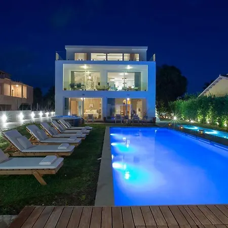 La Reina Lefkada City