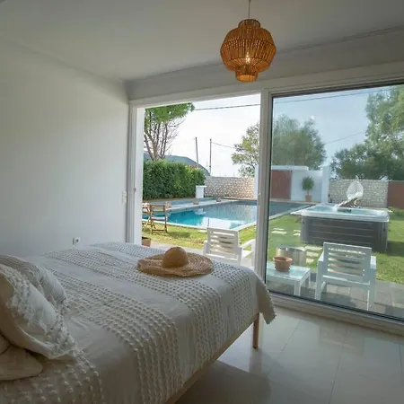 La Reina Lefkada City