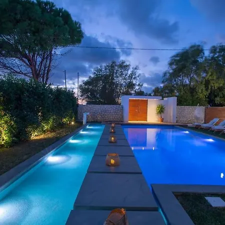 La Reina Lefkada City